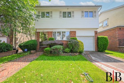 Single Family Residence in Brooklyn NY 203 Whitman Drive.jpg