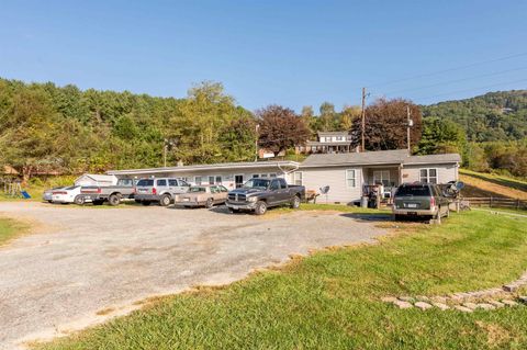 Triplex in Independence VA 1165 N Independence Avenue.jpg
