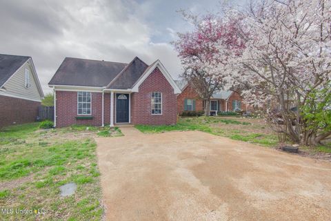 Single Family Residence in Horn Lake MS 2835 W Heatherglen Cove.jpg