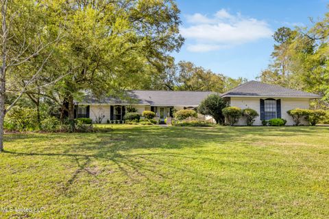 Single Family Residence in Diamondhead MS 5561 E Diamondhead Drive.jpg
