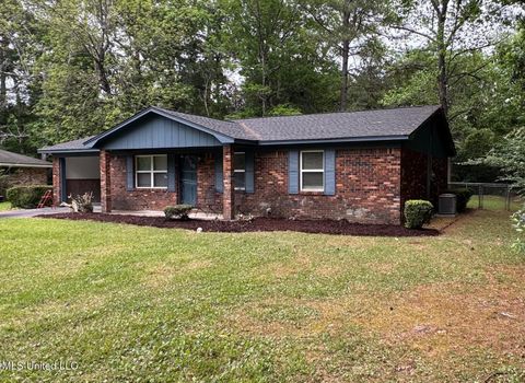 Single Family Residence in Hattiesburg MS 601 Lakewood Loop.jpg