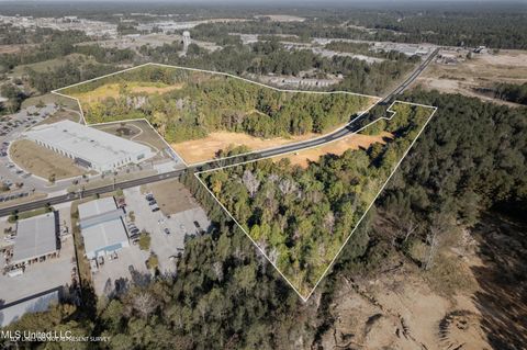 Unimproved Land in Hattiesburg MS 22.65 Acre Lamar Boulevard.jpg
