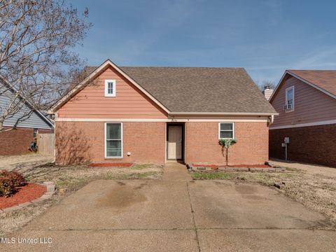 Single Family Residence in Horn Lake MS 2630 E Brachton Cove.jpg