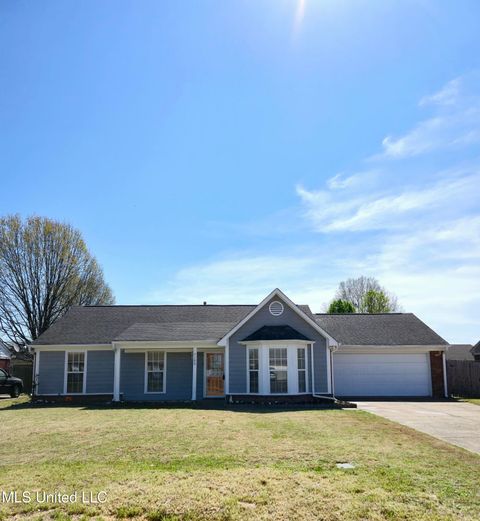Single Family Residence in Horn Lake MS 7100 Tudor Lane.jpg