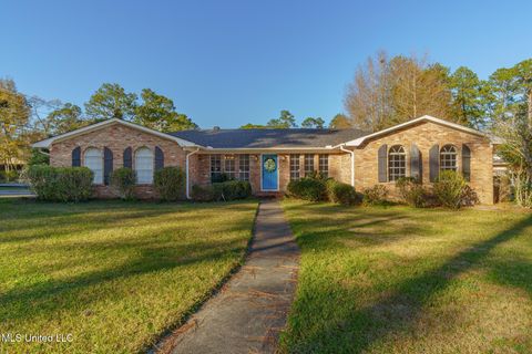 Single Family Residence in Hattiesburg MS 2319 Arcadia Street.jpg