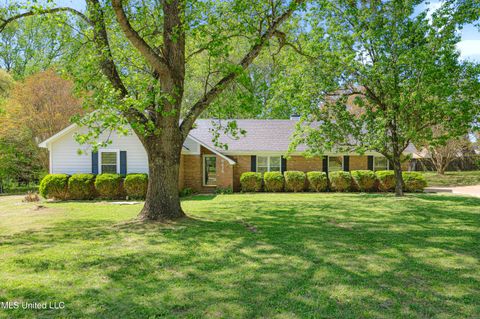 Single Family Residence in Horn Lake MS 5415 Sollie Cove.jpg