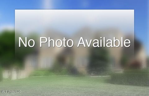 Single Family Residence in Greenwood MS 301 E Caliborne Avenue.jpg