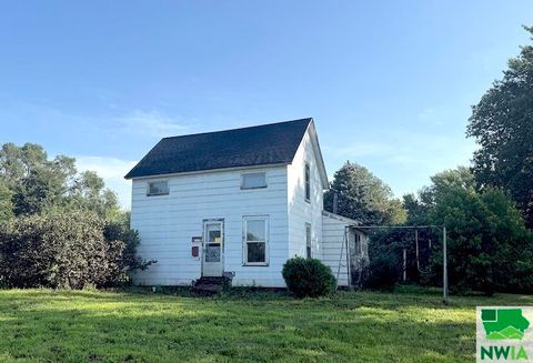 Single Family Residence in Vermillion SD 927 W Main St.jpg