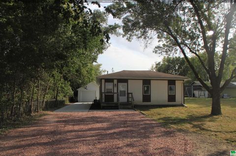 Single Family Residence in Dakota City NE 1210 Locust.jpg