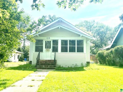 Single Family Residence in Vermillion SD 103 N Pine St.jpg