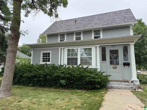 Single Family Residence in Vermillion SD 722 E Main Street.jpg