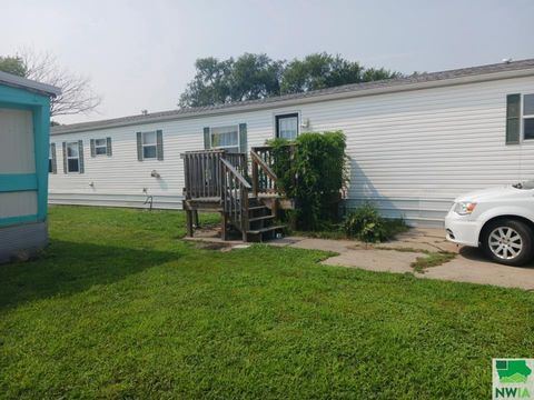 Single Family Residence in Vermillion SD 911 E Duke ##5.jpg