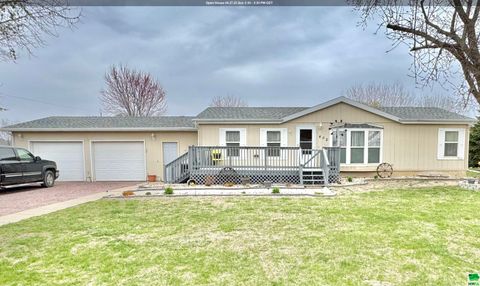 Single Family Residence in Dakota City NE 402 N 10th St.jpg