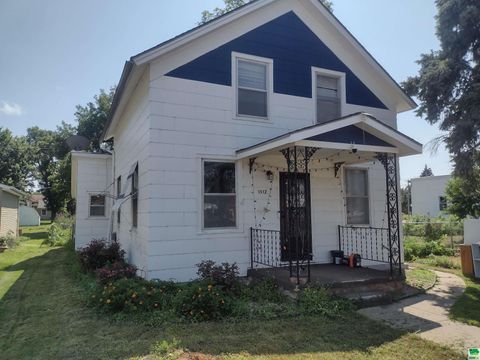 Single Family Residence in Dakota City NE 1512 Broadway St.jpg