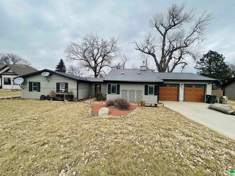 Single Family Residence in Dakota City NE 645 Lik-U-Wanta Dr.jpg