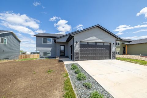 Single Family Residence in Rapid City SD 6470 Receda Street.jpg