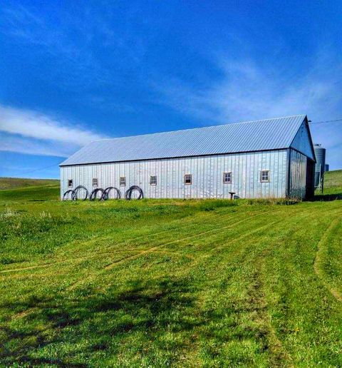 Farm in Garryowen MT 435 W Onion Creek Road 6.jpg
