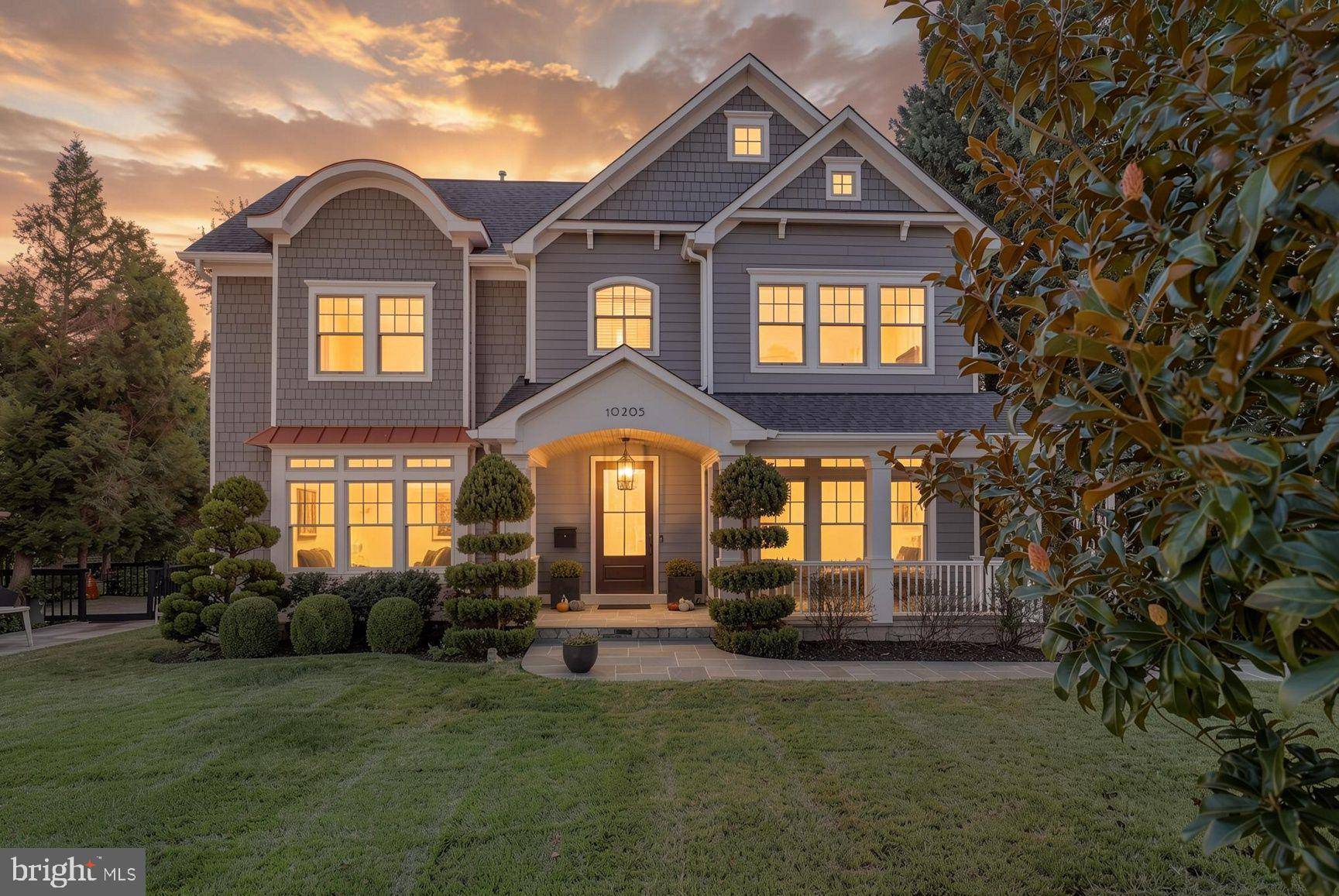 10205 Farnham Dr, Bethesda, MD 20814