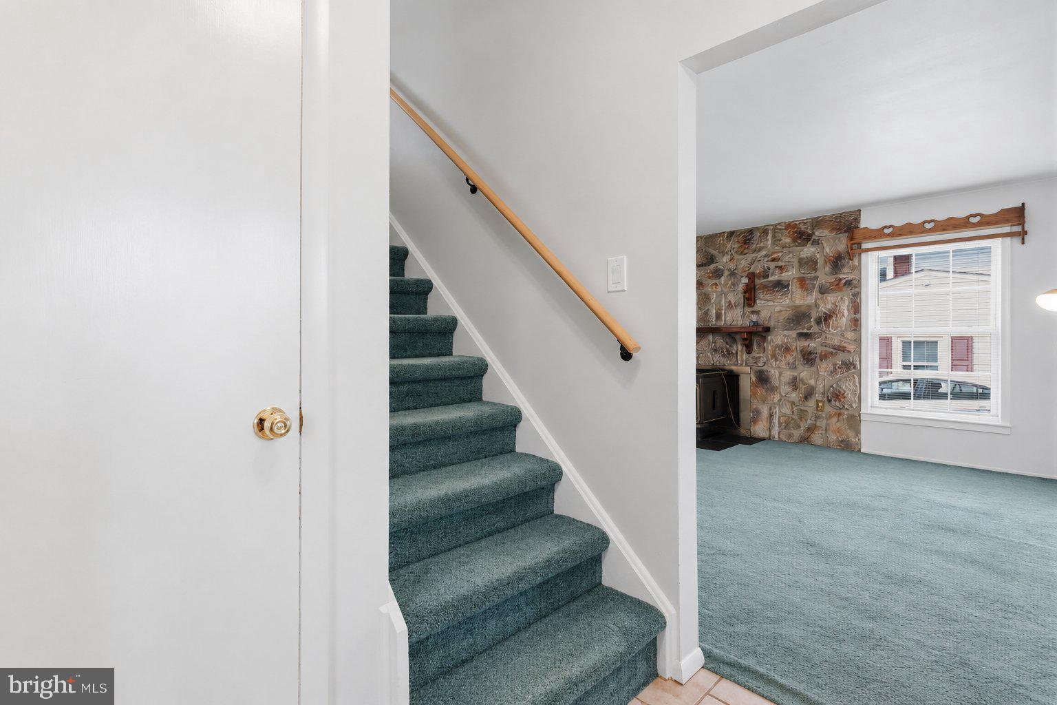 16 Tweed Rd, Levittown, PA 19056 photo