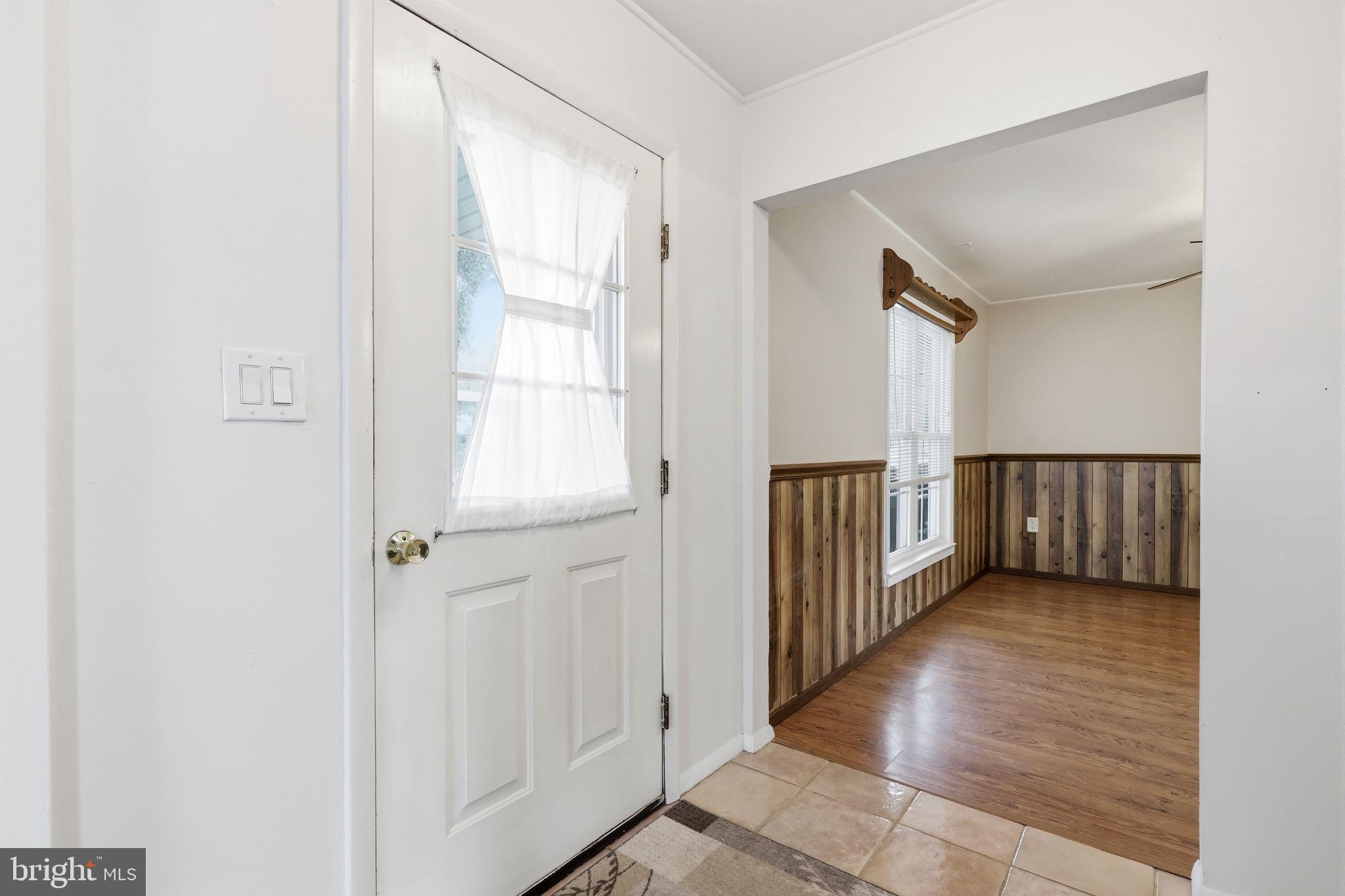 16 Tweed Rd, Levittown, PA 19056 photo