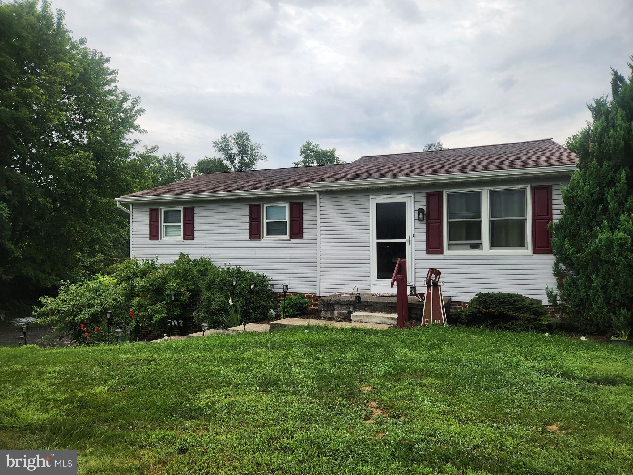 1247 Creek Rd, Manheim, PA 17545