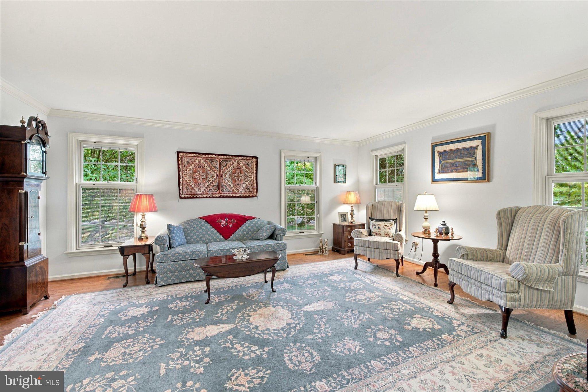 10 Manor Ln, Phoenixville, PA 19460 photo