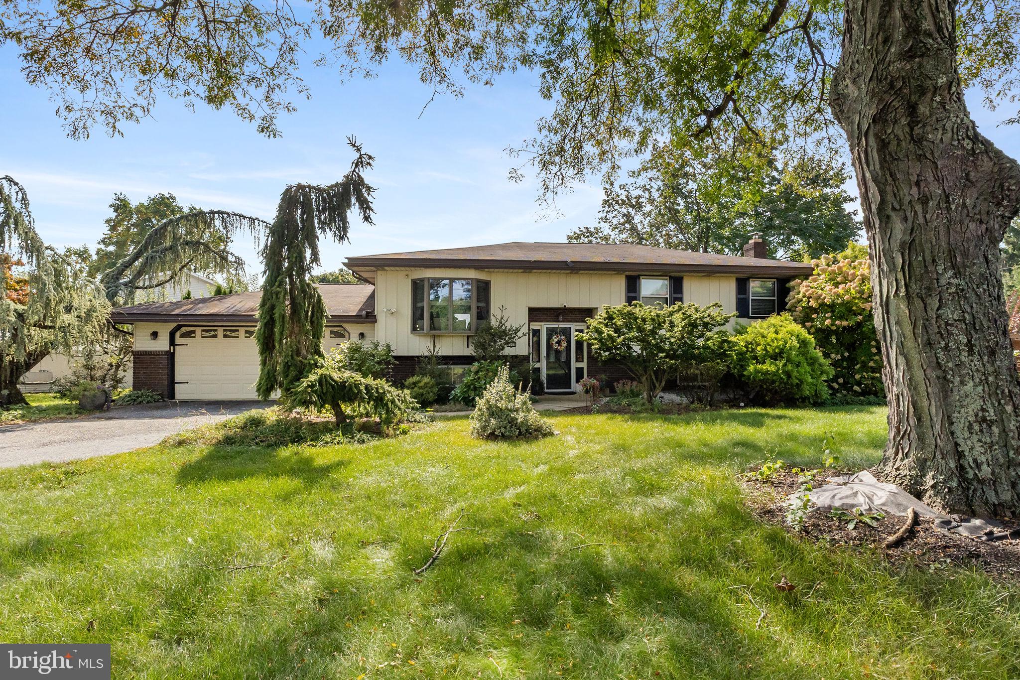 4468 Thebes Tpke, Whitehall, PA 18052