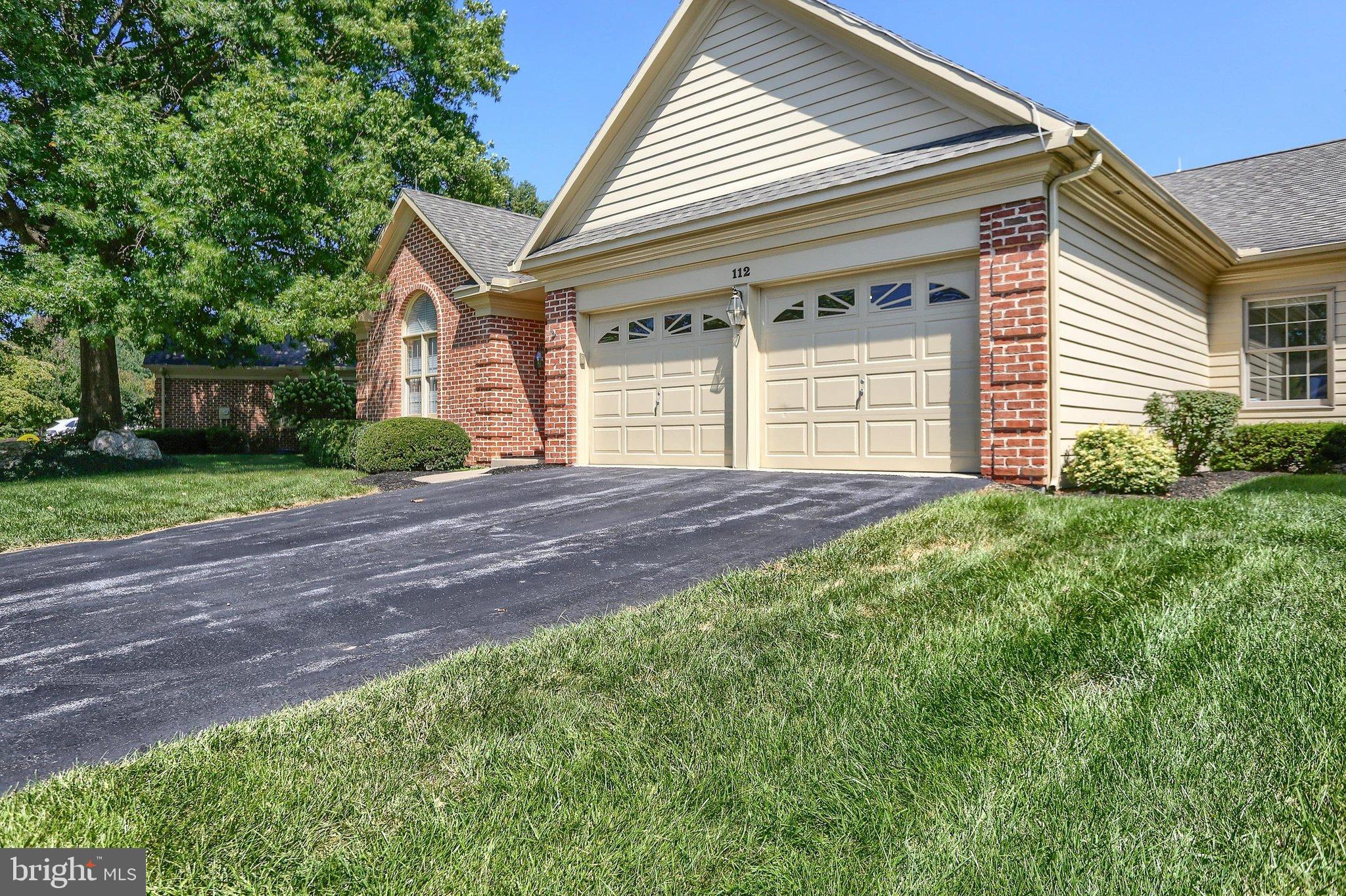 112 Almond Dr, Hershey, PA 17033 photo