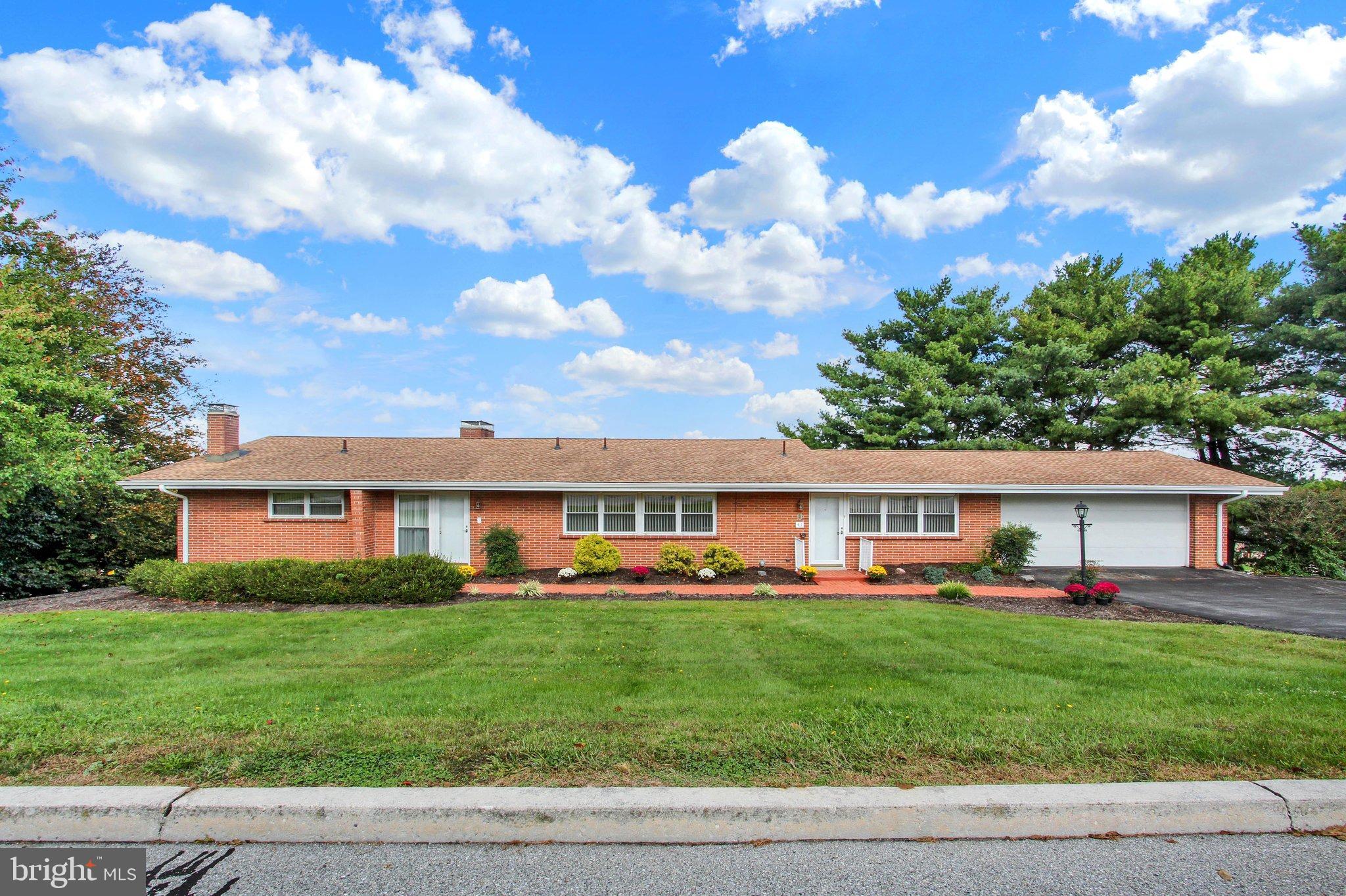 41 Hillcrest Dr, Hanover, PA 17331