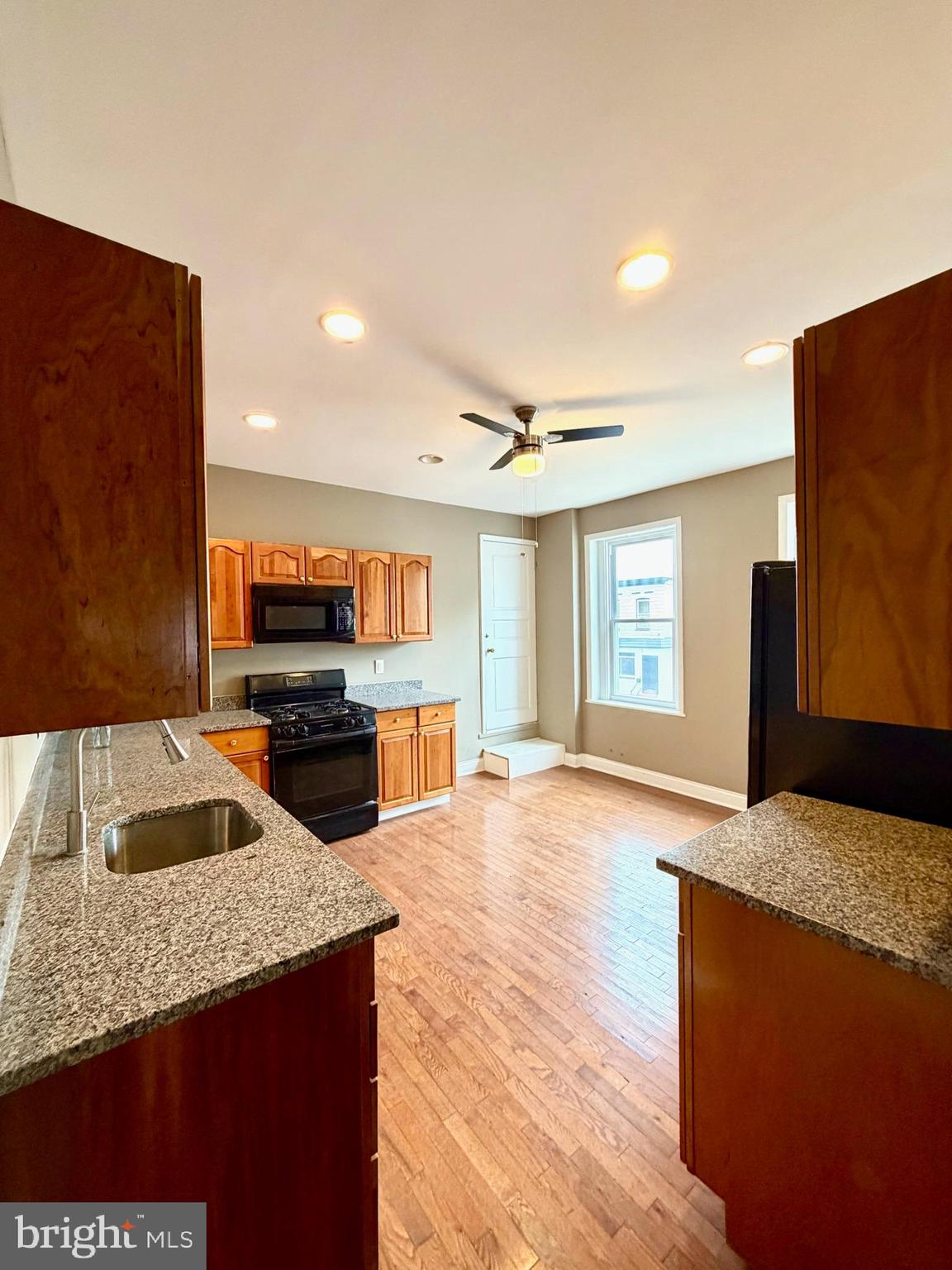 639 S Conkling St, Baltimore, MD 21224 photo