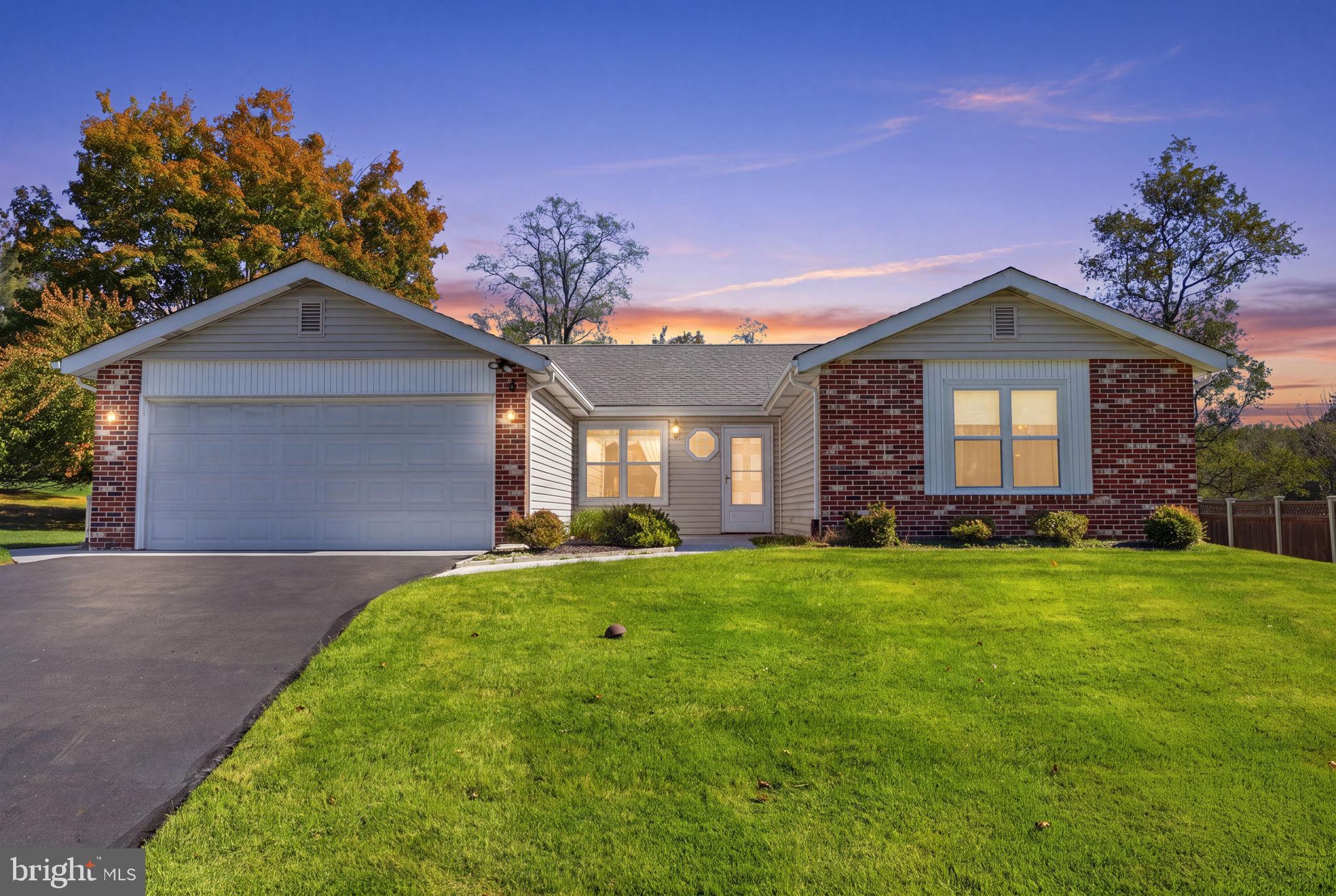 9 Lancaster Ln, Newtown, PA 18940