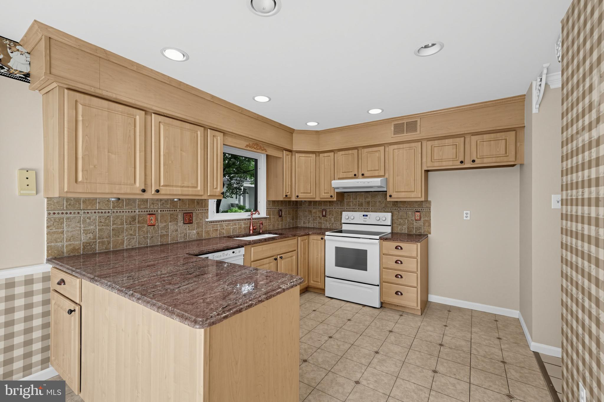 97 Hunters Run, Newtown Square, PA 19073 photo