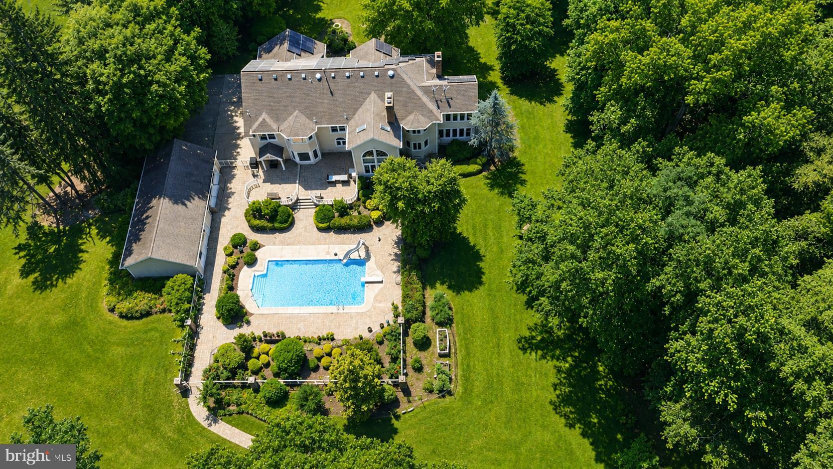 12 Hidden Hollow Dr, Hampton, NJ 08620