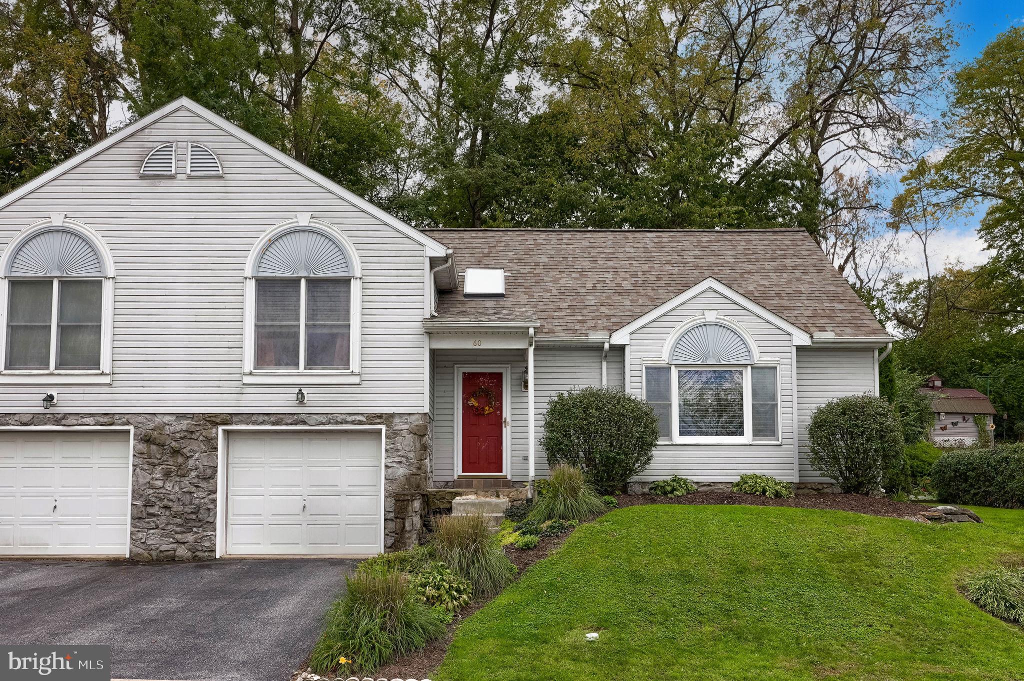 60 Farm Ln, Ephrata, PA 17522