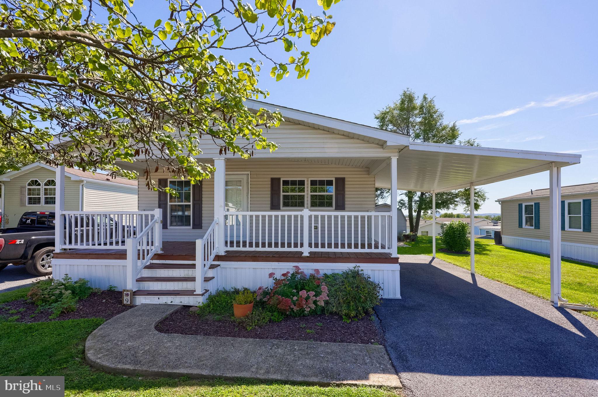 9 Ridgewood Mnr, Manheim, PA 17545 photo