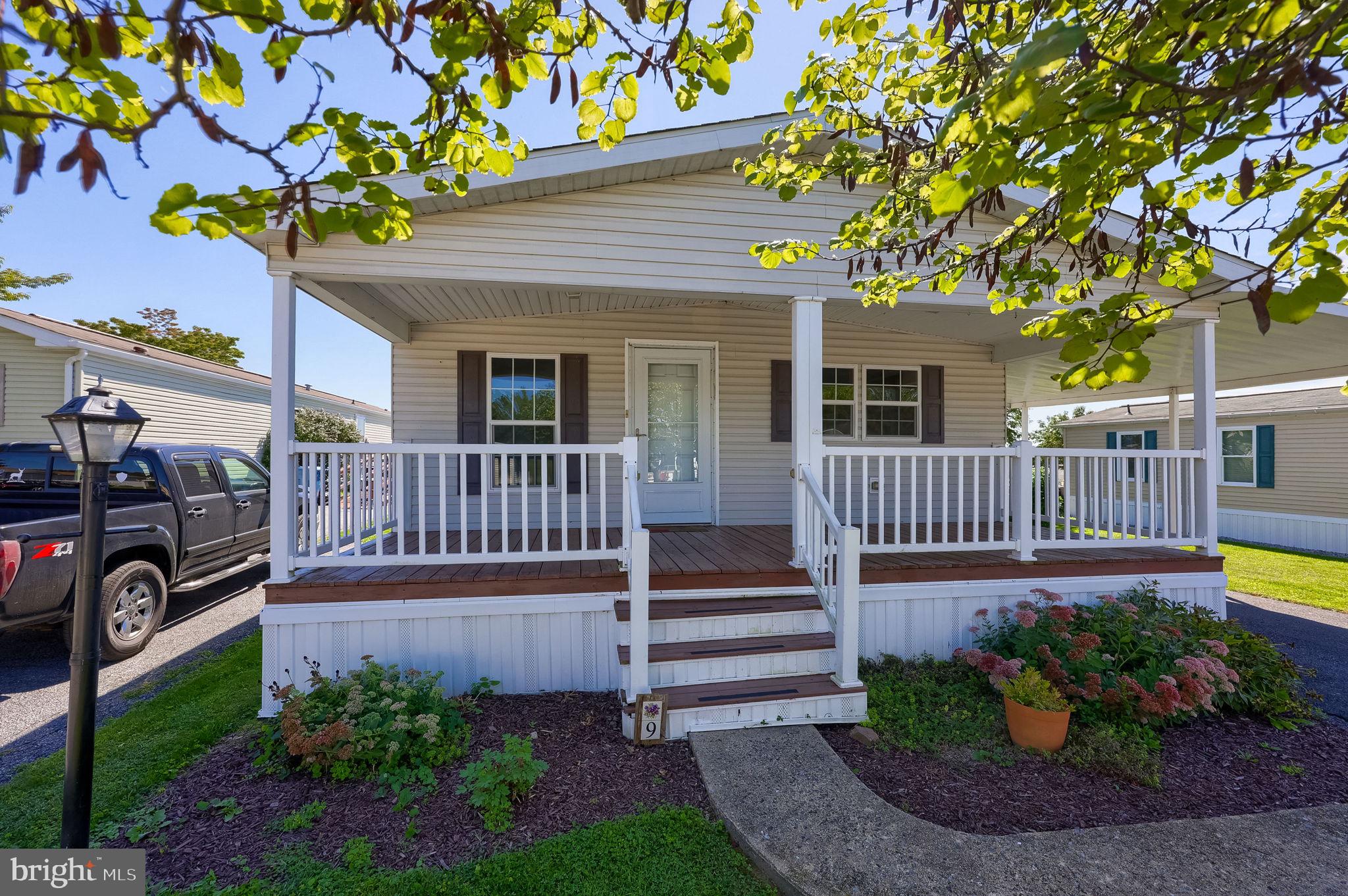 9 Ridgewood Mnr, Manheim, PA 17545 photo