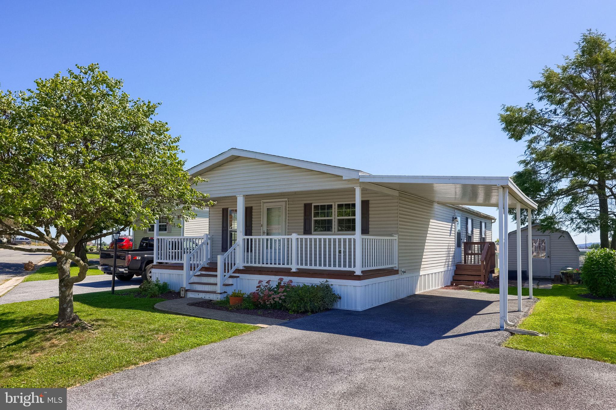 9 Ridgewood Mnr, Manheim, PA 17545 photo