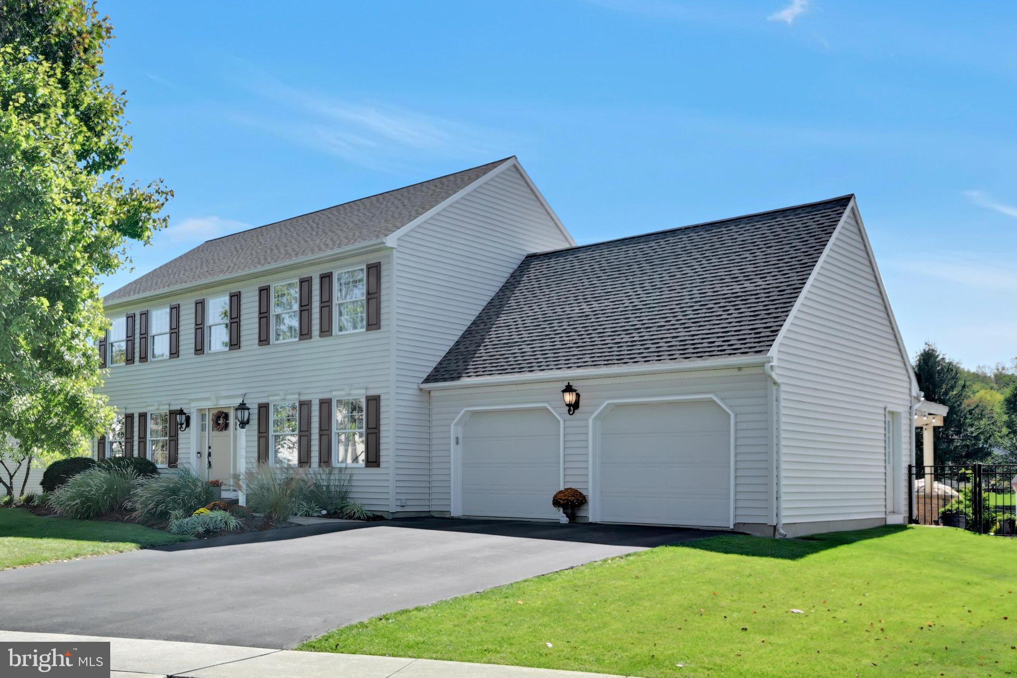 42 Manor Cir, Palmyra, PA 17078 photo