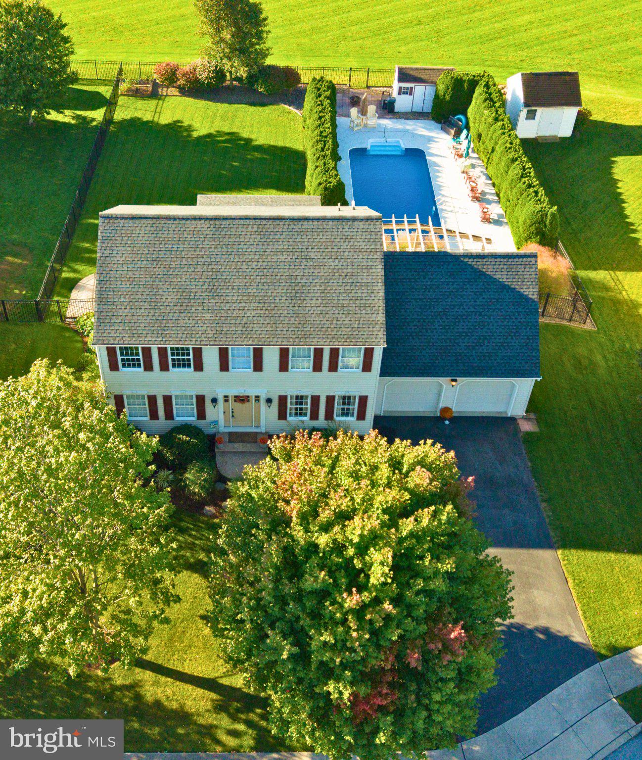 42 Manor Cir, Palmyra, PA 17078 photo