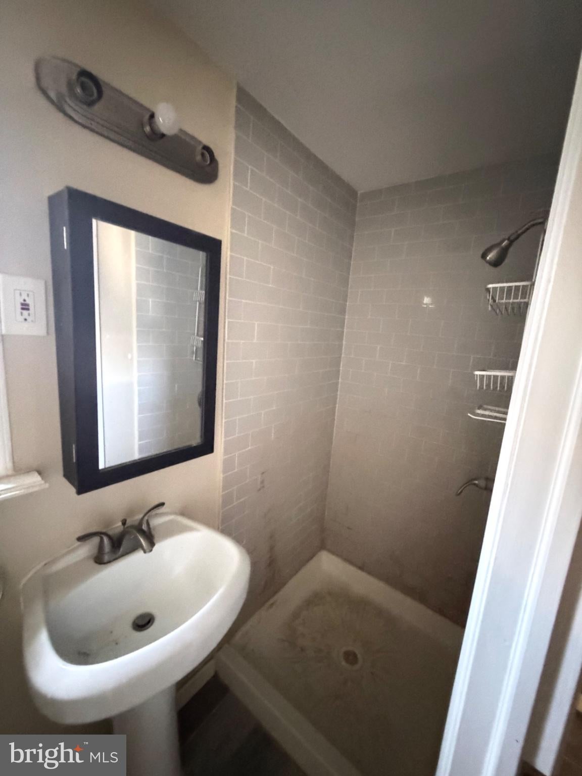 523 Dickinson St, Philadelphia, PA 19147 photo