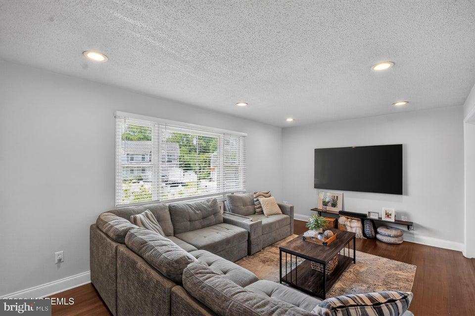 555 Brookside Dr, Toms River, NJ 08753 photo