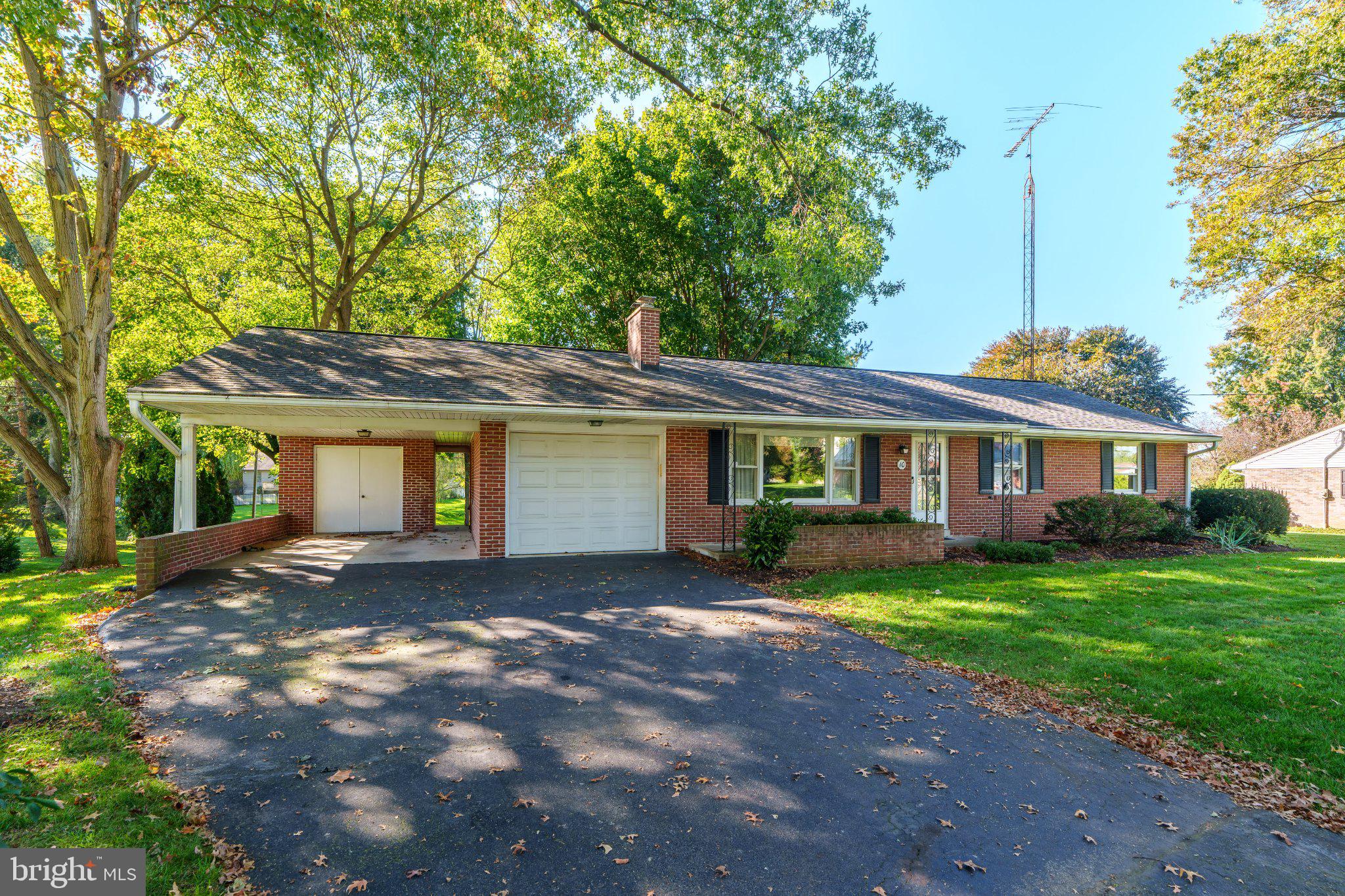 10 Pfautz Ave, Lititz, PA 17543