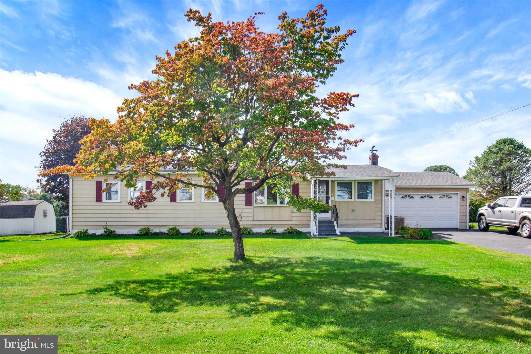 3574 Golden Key Rd, Kempton, PA 19529