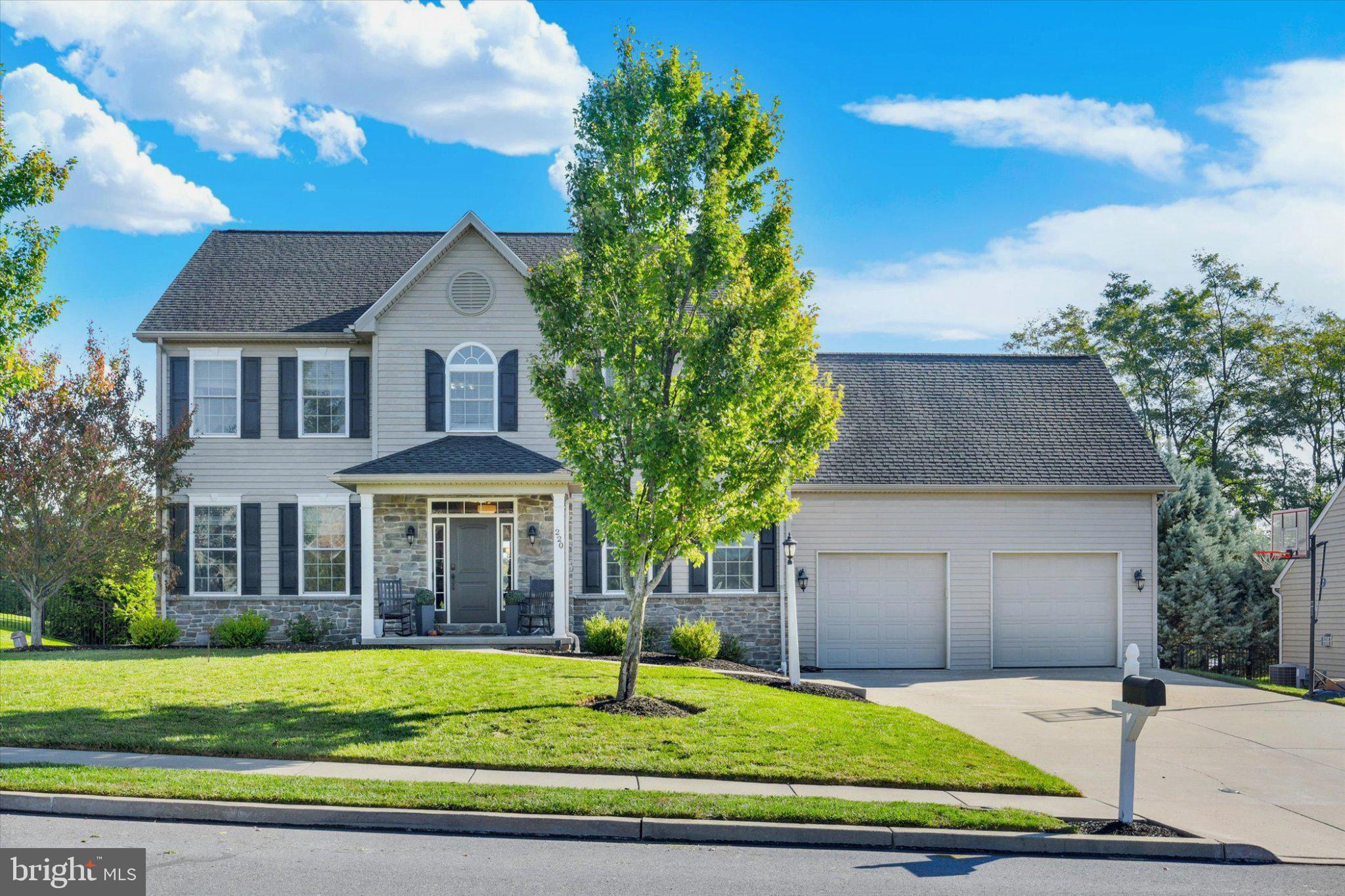 220 Dunbar Dr, Mechanicsburg, PA 17050
