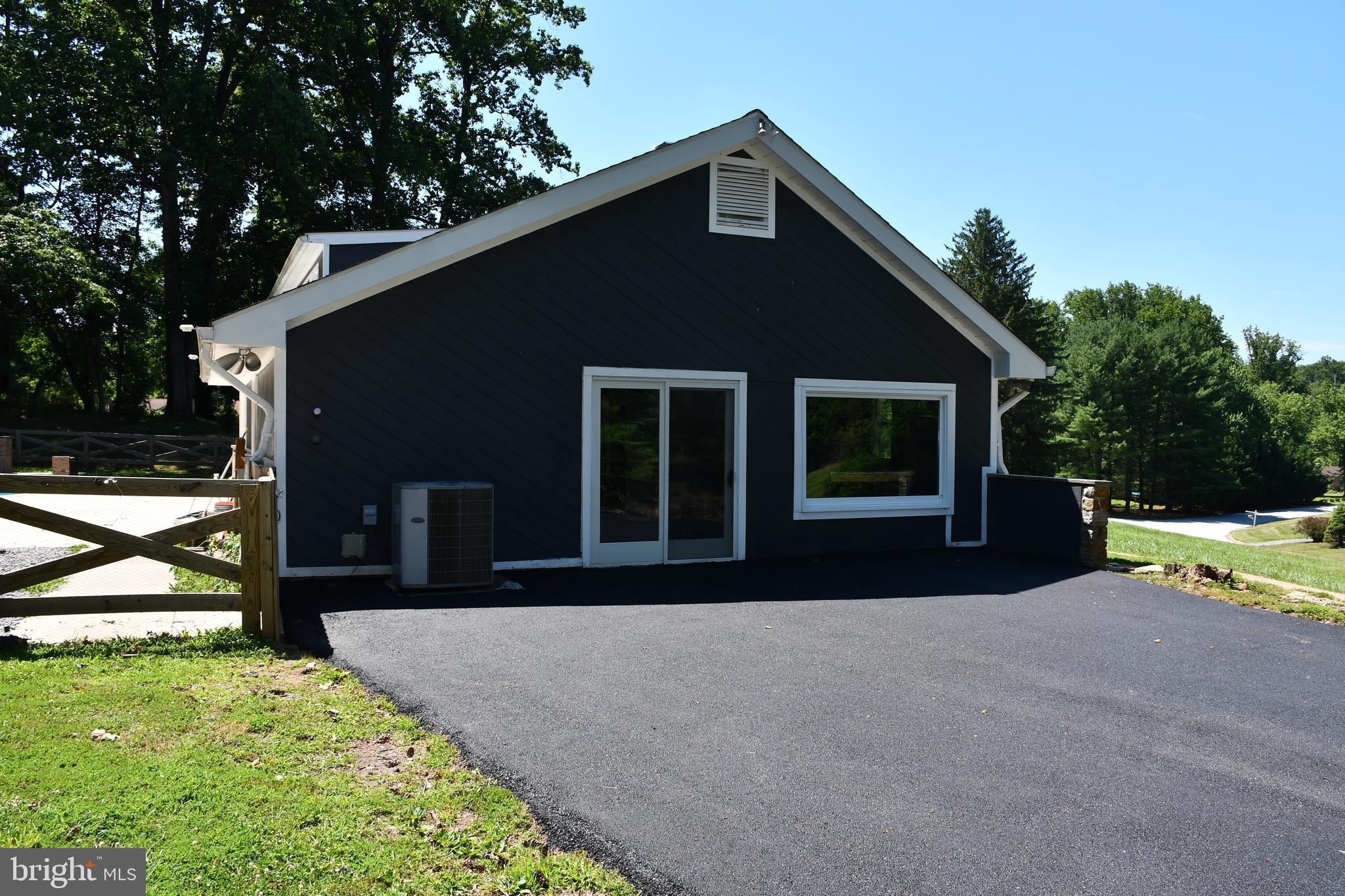 9 Rainbow Ct, Owings Mills, MD 21117 photo