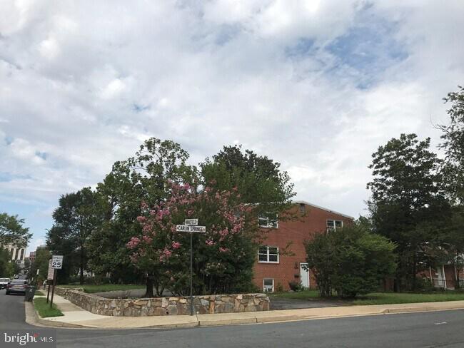 4521 Carlin Spring Rd, Arlington, VA 22203