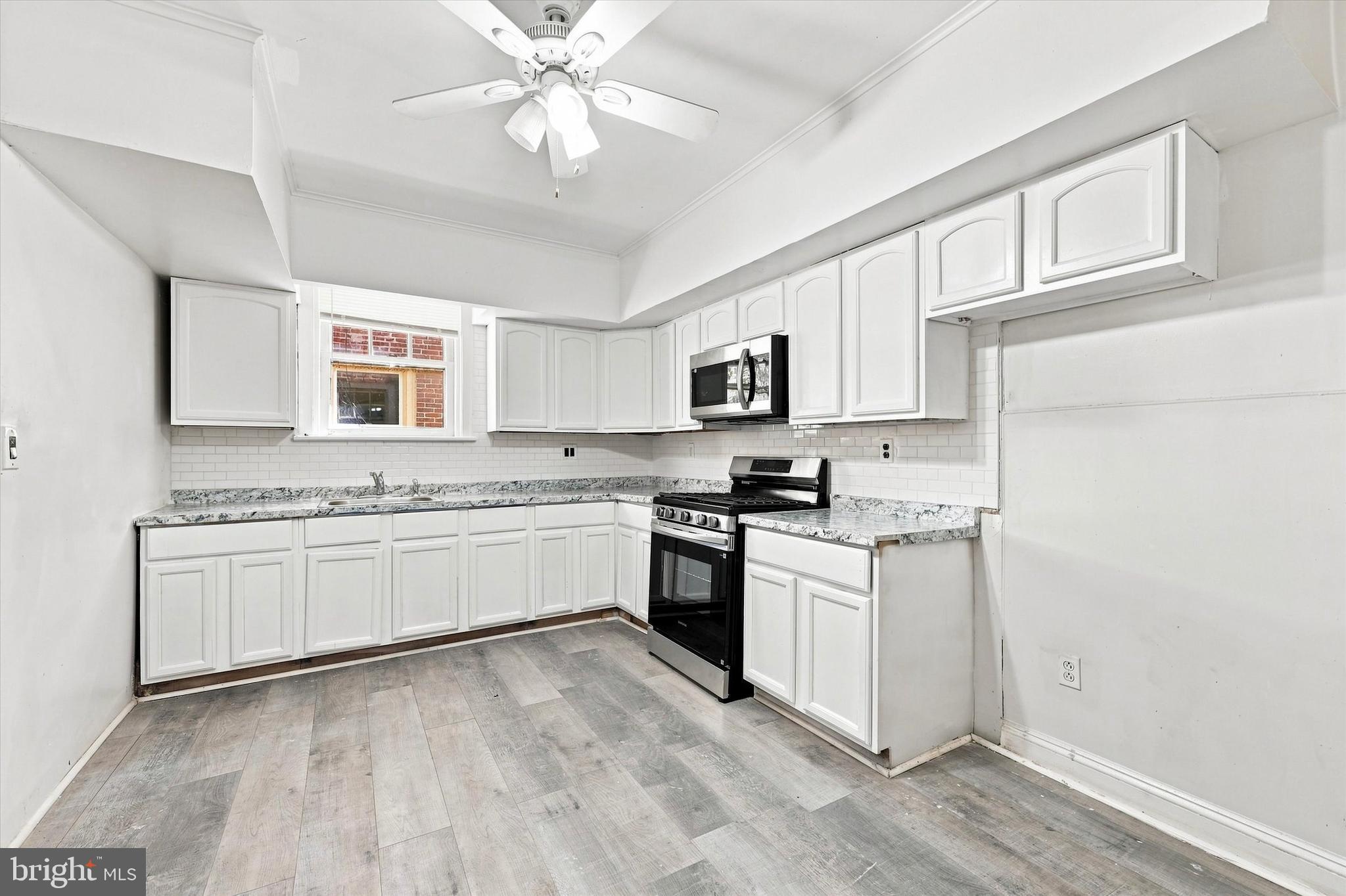 412 E 20th St, Chester, PA 19013 photo