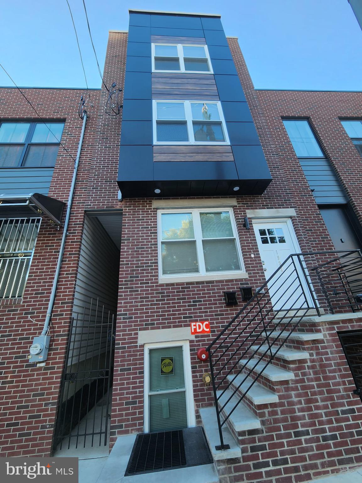 1932 8th St, Philadelphia, PA 19122
