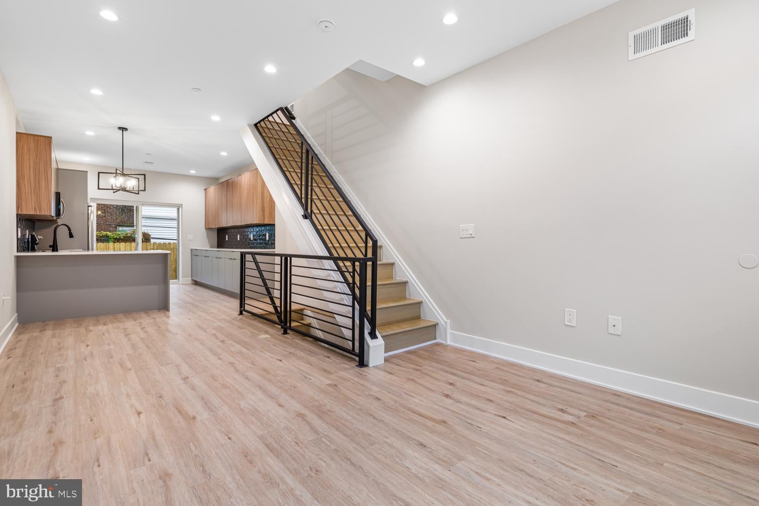 2067 Birch St, Philadelphia, PA 19134