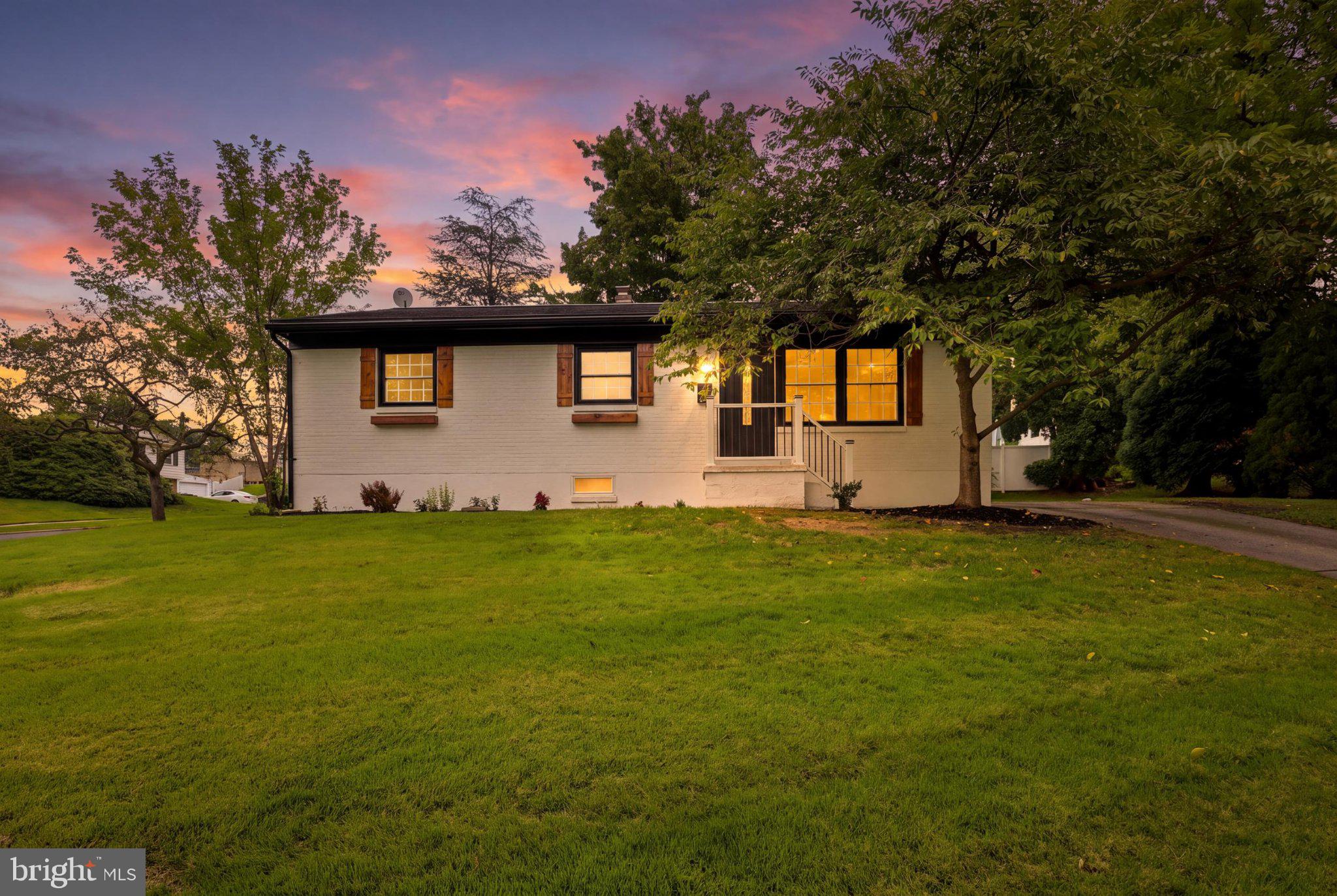 861 Foxcroft Dr, Camp Hill, PA 17011